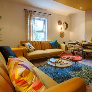  Apartment With Airhgt @ Luxe In